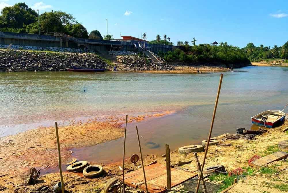Ketika ini beting pasir di dasar sungai sudah dapat dilihat secara melalui mata kasar.