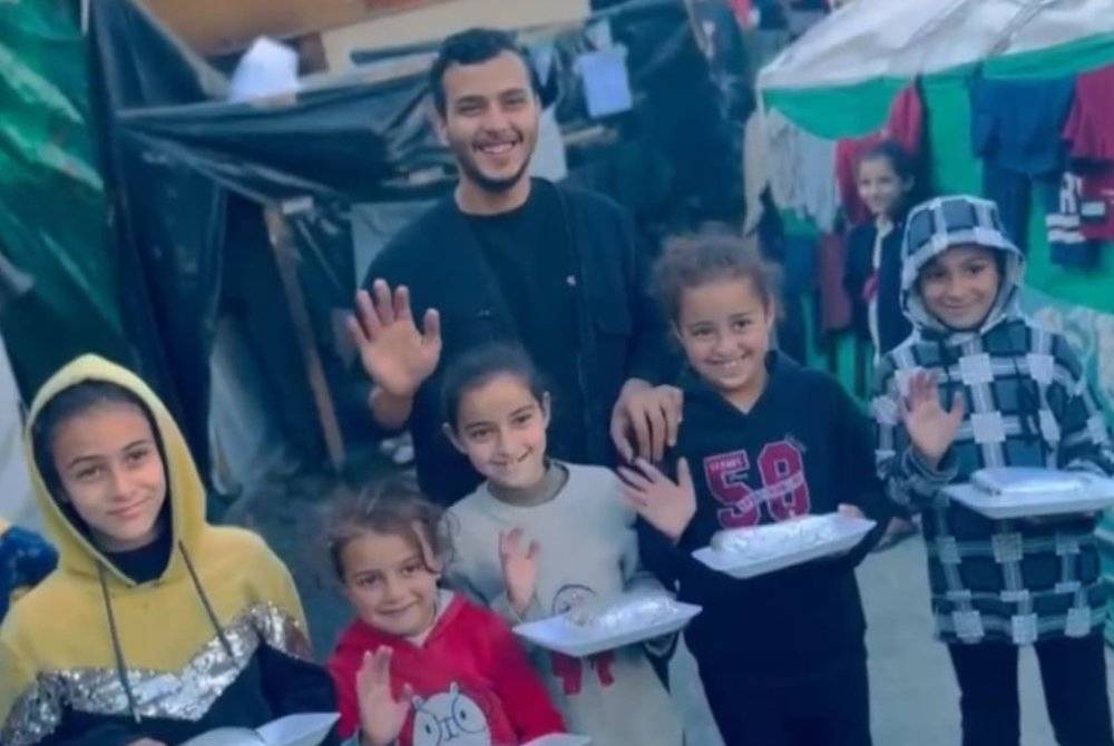 KANAK-KANAK Palestin turut mendapat manfaat hasil sumbangan daripada rakyat Malaysia.