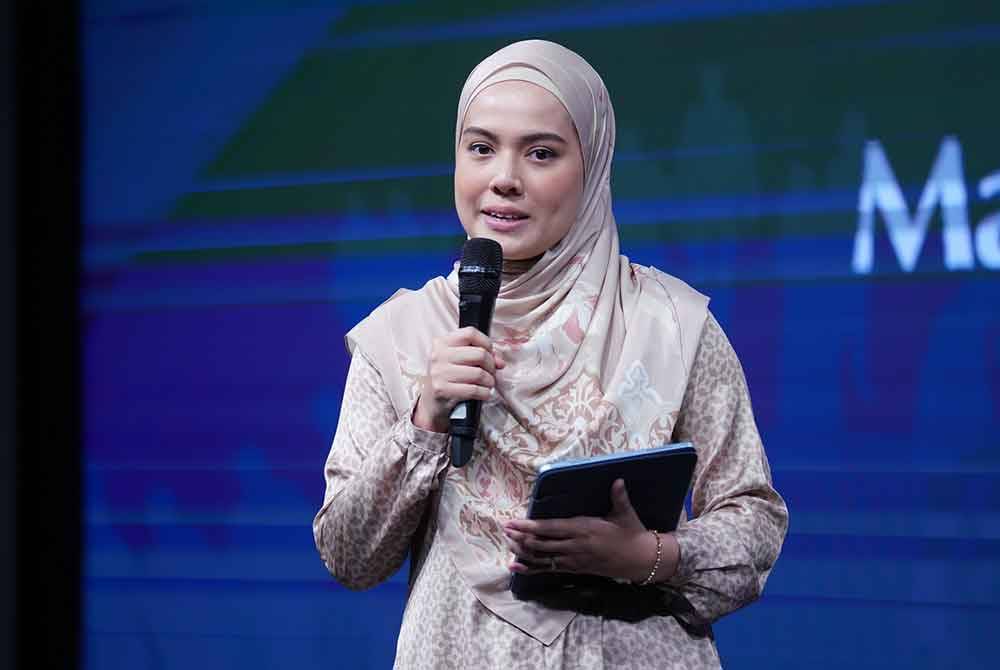 Pengurus Saluran Astro Oasis, Nadirah Karim berucap pada Majlis Taklimat Sinergi Media Ummah #GrandReset: Kesatuan dan Transformasi Sosial di Studio My #QuranTime, Kumpulan Karangkraf pada Isnin. FOTO: SINAR HARIAN / MOHD HALIM ABDUL WAHID