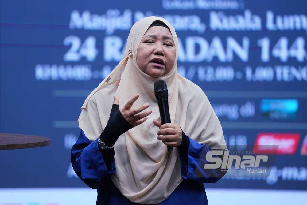 Marhaini Yusoff berucap pada Majlis Taklimat Sinergi Media Ummah #GrandReset: Kesatuan dan Transformasi Sosial di Studio My #QuranTime, Kumpulan Karangkraf pada Isnin. Foto Sinar Harian-MOHD HALIM ABDUL WAHID