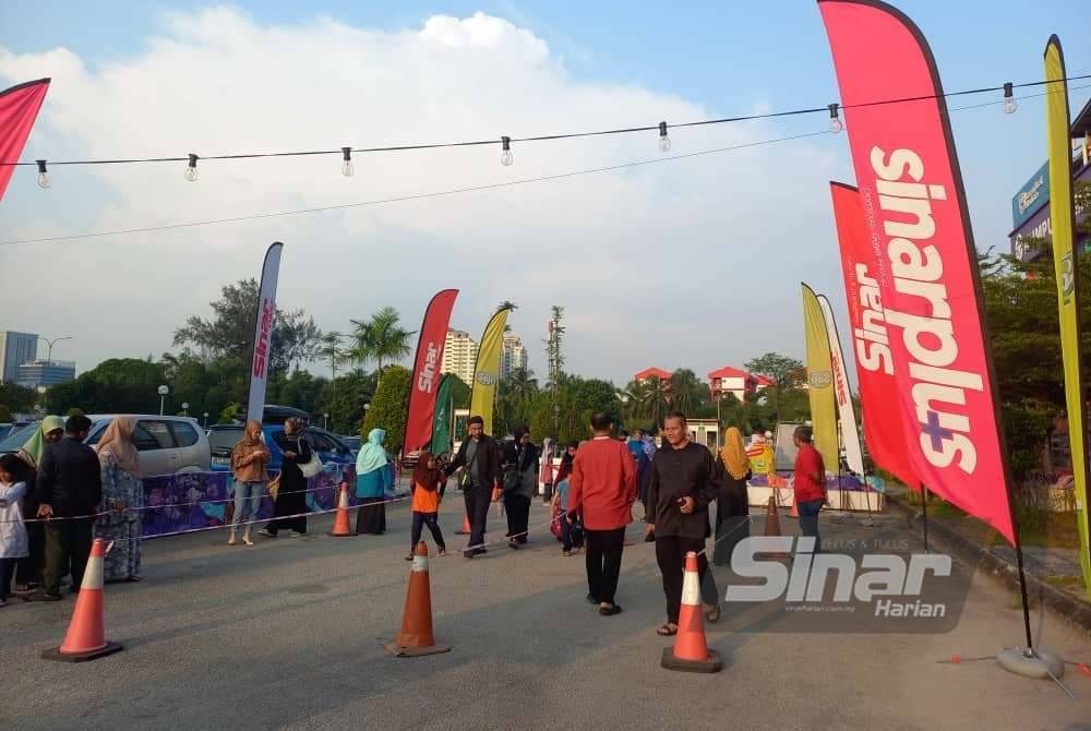 Seawal jam 6 petang orang ramai mula mengunjungi program Iftar Ala Madinah@Karangkraf.