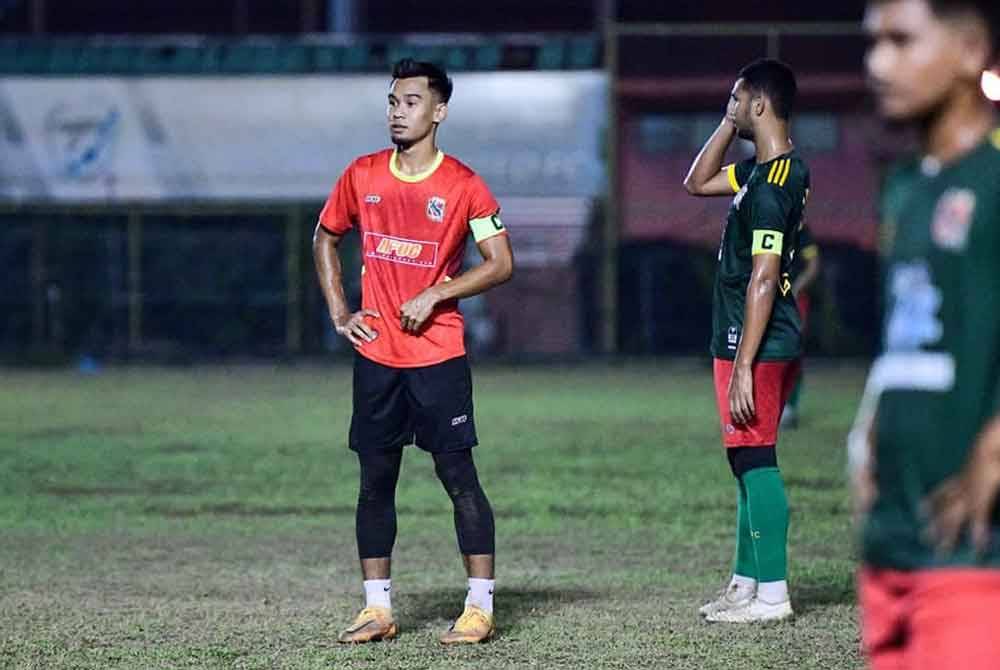 Asraff Aliffuddin (kiri) tekad memberikan aksi terbaik dalam saingan Liga M musim ini sebagai membalas kepercayaan KDN FC yang menawarkan kontrak kepadanya.