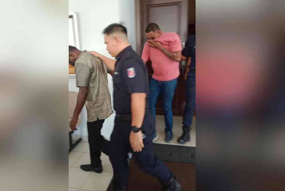 Tertuduh M Jason Jai Ganesh, (kiri) dan Kelvin Raymond (kanan) membuat pengakuan bersalah sebaik pertuduhan di bacakan di hadapan Hakim, Meor Sulaiman Ahmad Tarmizi.