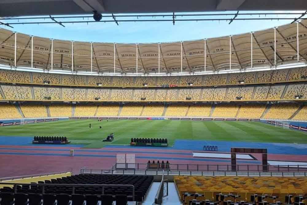 Keadaan padang SNBJ dilihat berada dalam keadaan baik menjelang sepak mula Malaysia menentang Oman pada jam 10 malam ini. Foto Agensi