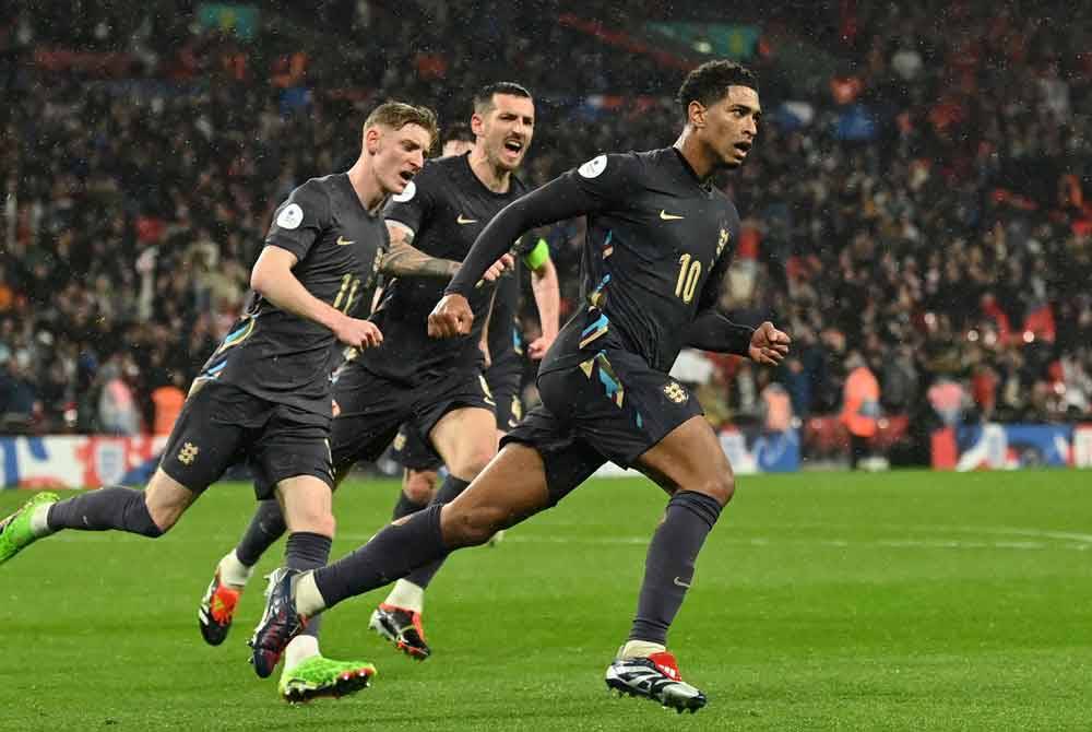 Bellingham (kanan) meraikan jaringannya ketika perlawanan menentang Belgium. Foto AFP