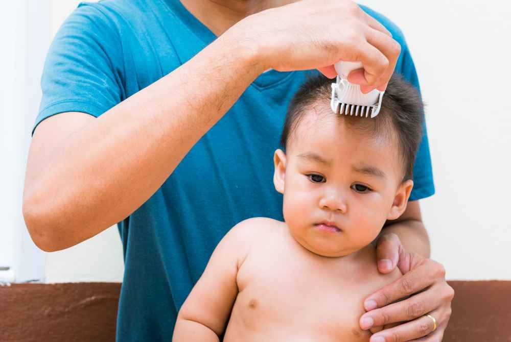 KETAHUI hukum orang bukan Islam menggunting rambut bayi ketika majlis marhaban dan berendoi. -Gambar hiasan/ Foto: Canva