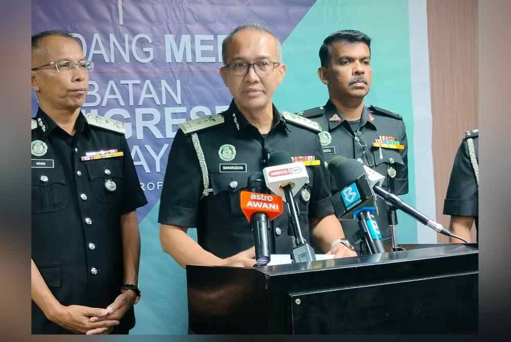 Baharuddin pada sidang akhbar di Bangunan Kementerian Dalam Negeri (KDN) Setia Tropika di sini pada Rabu.