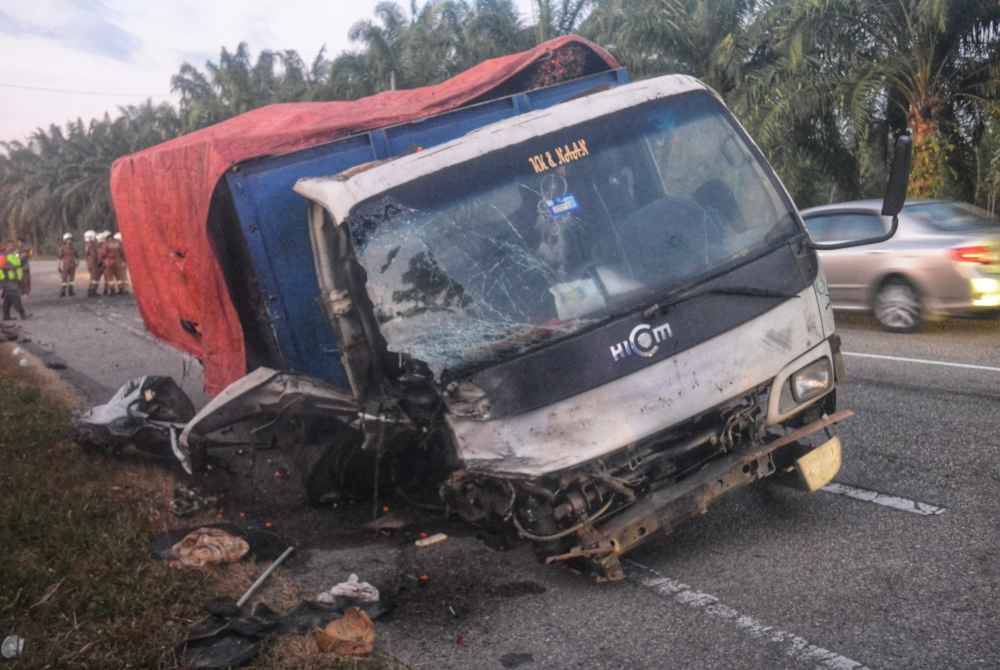 Keadaan lori yang dipandu lelaki berusia 47 tahun dalam kejadian tersebut pada Rabu. Foto Ihsan PDRM