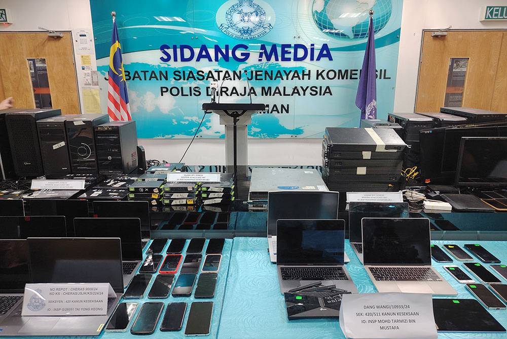 Antara barang kes yang dirampas susulan tumpasnya sindiket penipuan dalam serbuan di ibu negara, baru-baru ini.