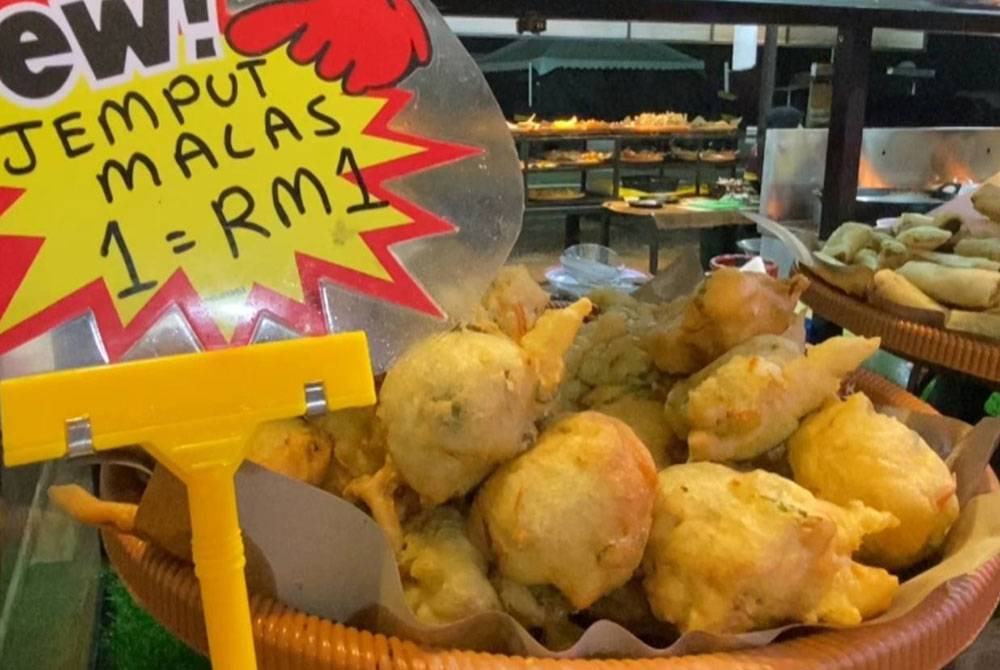 Di Colek Bini tetap menawarkan harga kudapan itu serendah RM1 untuk dinikmati oleh orang ramai.