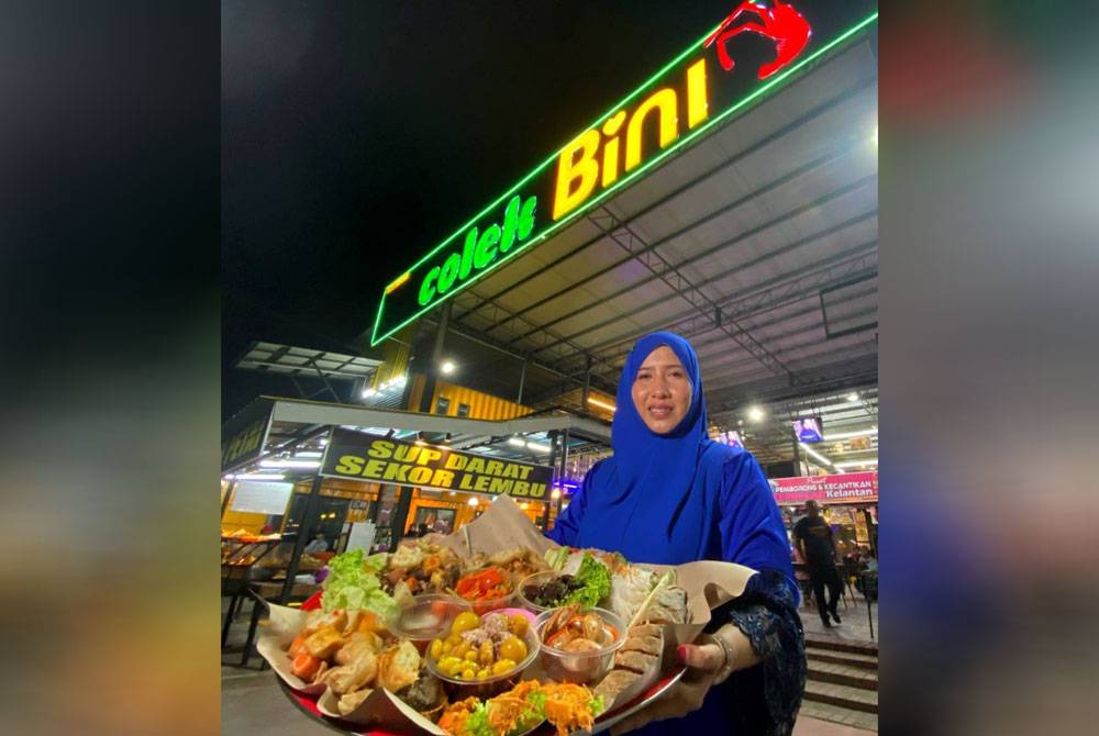Siti Zubaidah menunjukkan antara hidangan colek yang boleh dinikmati sepanjang Ramadan.