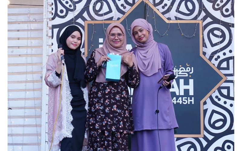 Ambassador dan Emina Girl Gang Ambassador sebagai platform menyebarkan ilmu penjagaan kecantikan kulit wajah dalam kalangan wanita.