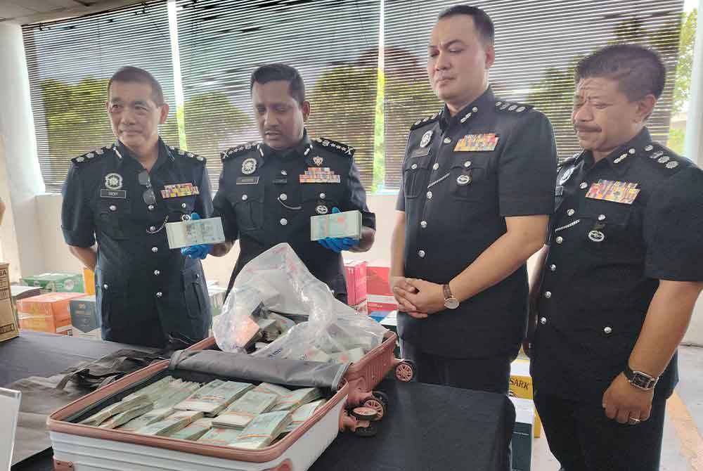 Pemilik bagasi berisi wang tunai lebih setengah juta masih belum tampil untuk menuntutnya selepas dijumpai pada 20 Mac lalu.