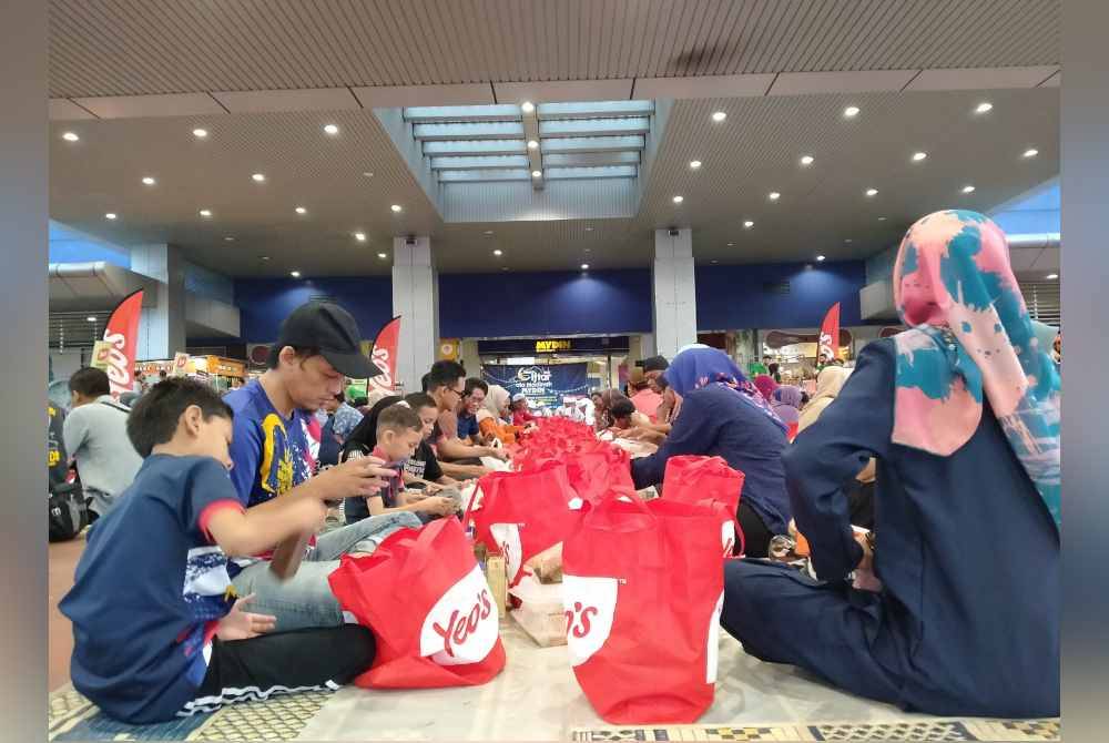 Kemeriahan dirasai ketika Jelajah Iftar ala Madinah Mydin di Pasar raya Besar Mydin Meru pada Rabu.