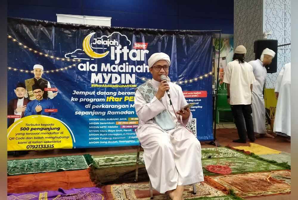 
PU Yeop menyampaikan tazkirah sebelum berbuka.