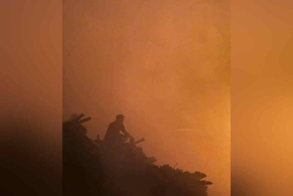 Secara keseluruhan terdapat sebanyak 10,287 meter persegi lagi kawasan yang masih belum dipadamkan di tapak pelupusan sampah Kayu Madang, Kota Kinabalu.