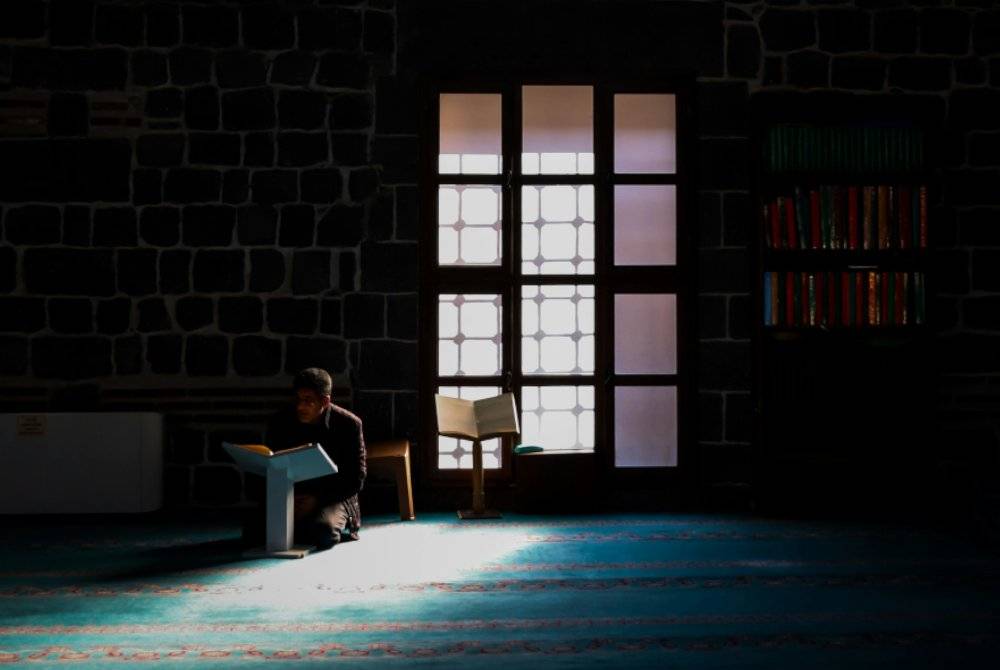 GANDAKAN amal ibadah dan kebajikan terutamanya pada 10 akhir Ramadan. Gambar Pexels.com