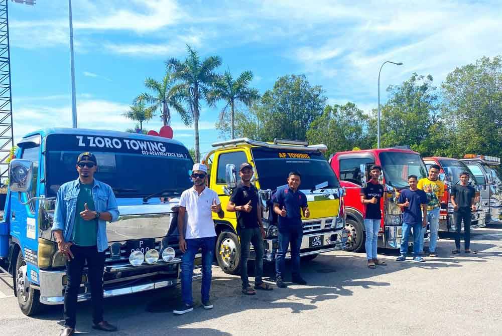 Sekumpulan anak muda dari Skuad Perantau di Kuala Krai menawarkan perkhidmatan trak tunda percuma kepada anak Kelantan diperantauan yang pulang berhari raya di negeri ini.