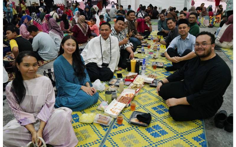 Setiap hari seramai 2,000 pengunjung akan hadir pada program Iftar Ala Madinah@Karangkraf yang turut disertai Pharmacore.