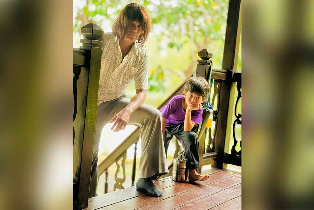 Azhan memegang watak utama dalam drama Khunsa.