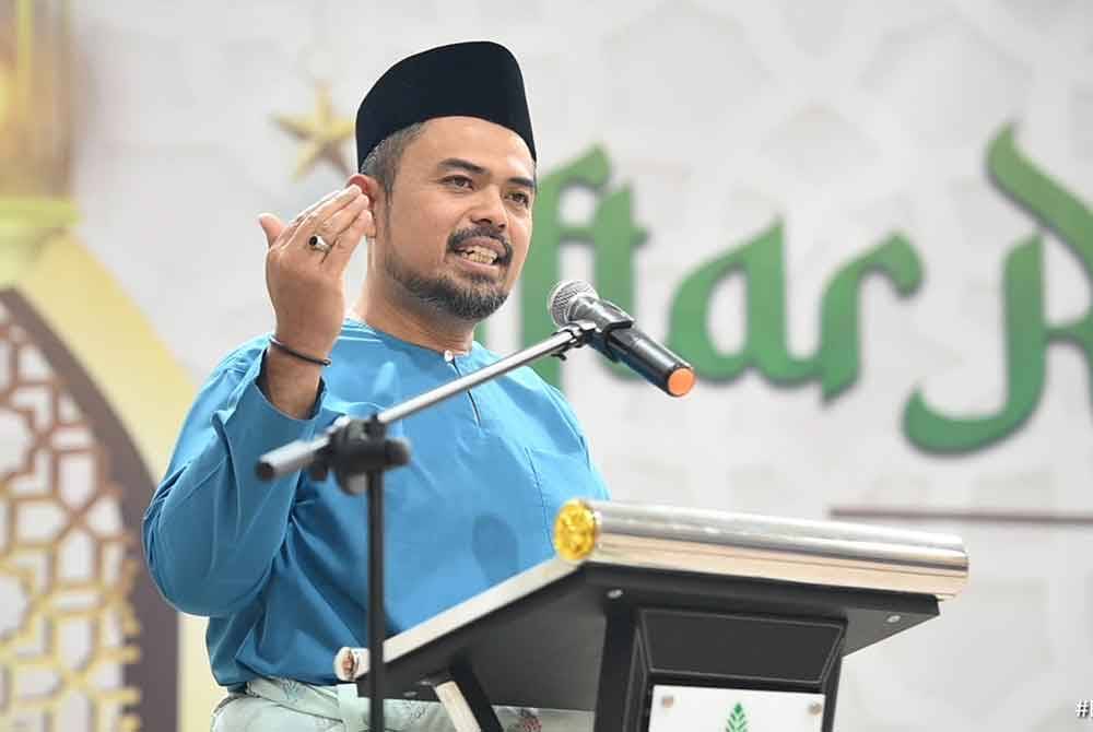 Manndzri ketika berucap pada Majlis Iftar Ramadan Risda di Dewan Serbaguna Taman Kota Jaya, Kota Tinggi pada Khamis. Foto RISDA