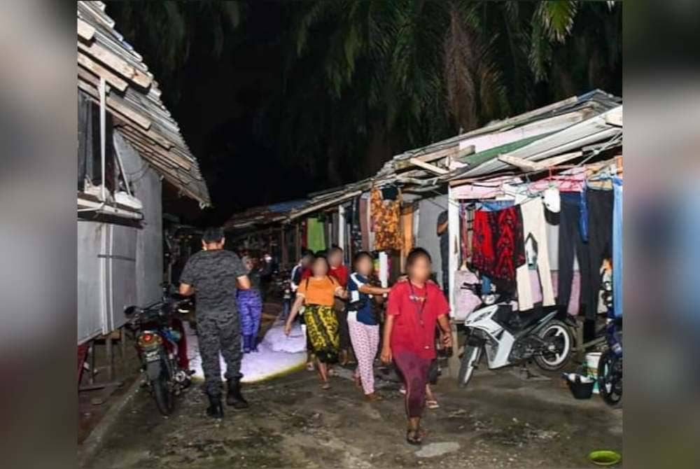 Siasatan mendapati penempatan haram ini wujud disebabkan peluang yang dibuka oleh warga tempatan itu sendiri.