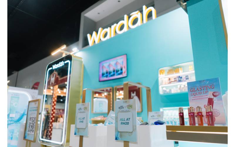 Caption: Orang ramai hanya perlu datang ke reruai di ABXGR24 dan mengikuti laman sosial Instagram Wardah untuk berpeluang mendapatkan produk percuma.