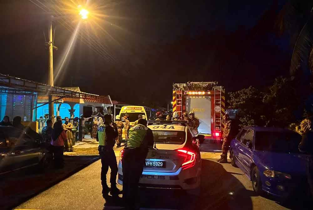 Bomba menerima panggilan berhubung insiden wanita terperangkap dalam rumah yang berkunci pada jam 8.46 malam Sabtu. Foto BBP Alor Setar