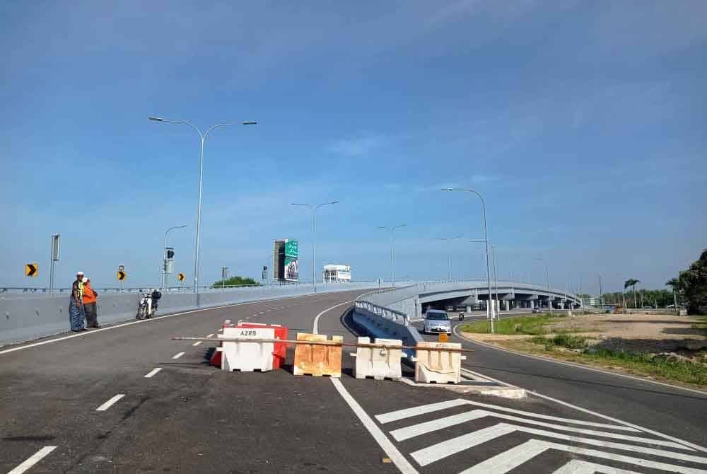 Jejambat dari persimpangan Bukit Setongkol ke Kemunting di Jalan Persekutuan, Jalan Kuantan-Gambang (FT421) yang akan dibuka bermula jam 8 pagi, 1 April ini.