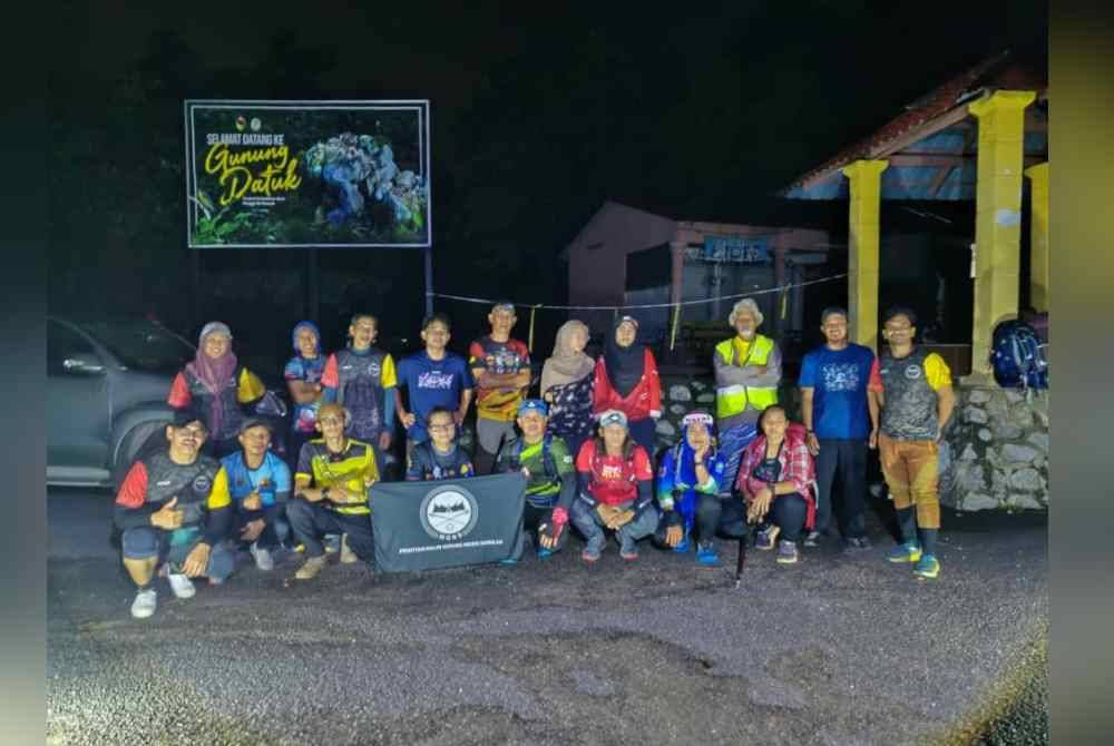 Seramai 25 pendaki mencabar diri mendaki Gunung Datuk untuk bersahur.