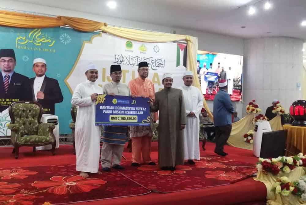 LZS menyampaikan Bantuan Dermasiswa Huffaz Fakir Miskin Fisabilillah sebanyak RM10 juta.