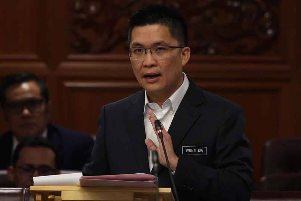 Kah Woh ketika Sidang Dewan Negara di Bangunan Parlimen pada Isnin. Foto Bernama