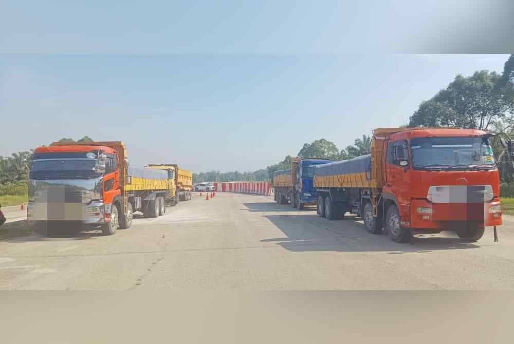 Antara lori yang diperiksa oleh JPJ.