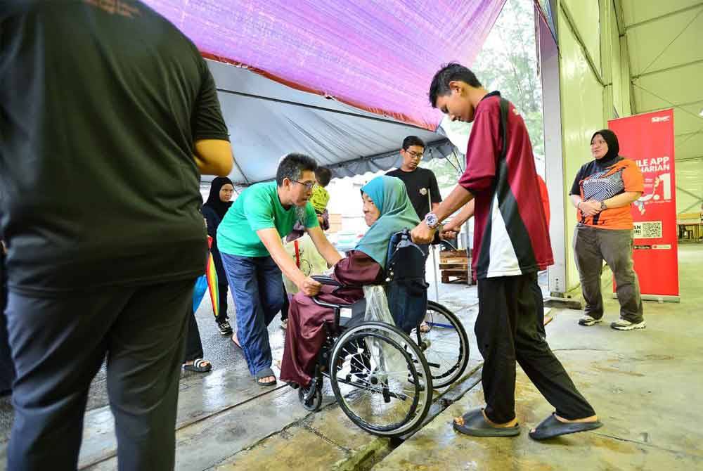 Penganjur turut menyediakan ruangan khas untuk pengunjung berkerusi roda.