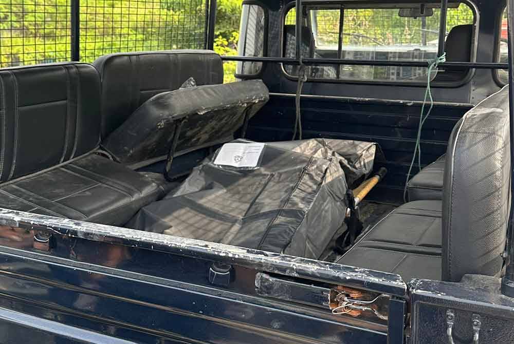 Mayat mangsa dibawa ke Hospital Serdang bagi proses bedah siasat pada Selasa.