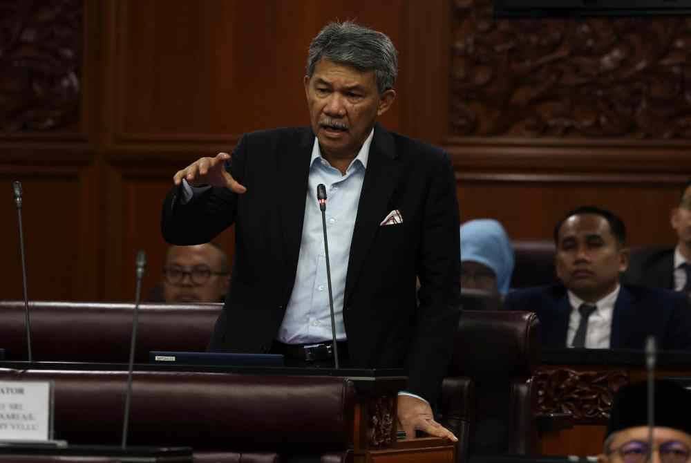 Mohamad ketika menghadiri Sidang Dewan Negara di Bangunan Parlimen hari ini. Foto Bernama