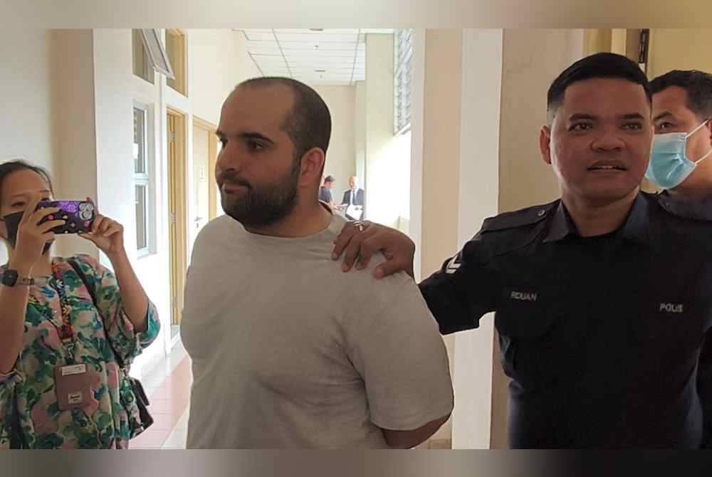 Joseph dibawa ke Mahkamah Sesyen Petaling Jaya pada Selasa, bagi menghadapi satu pertuduhan menyebabkan kematian seorang perunding peralatan perubatan dalam insiden pergaduhan, di sebuah pub pusat hiburan di sini, dua minggu lalu.