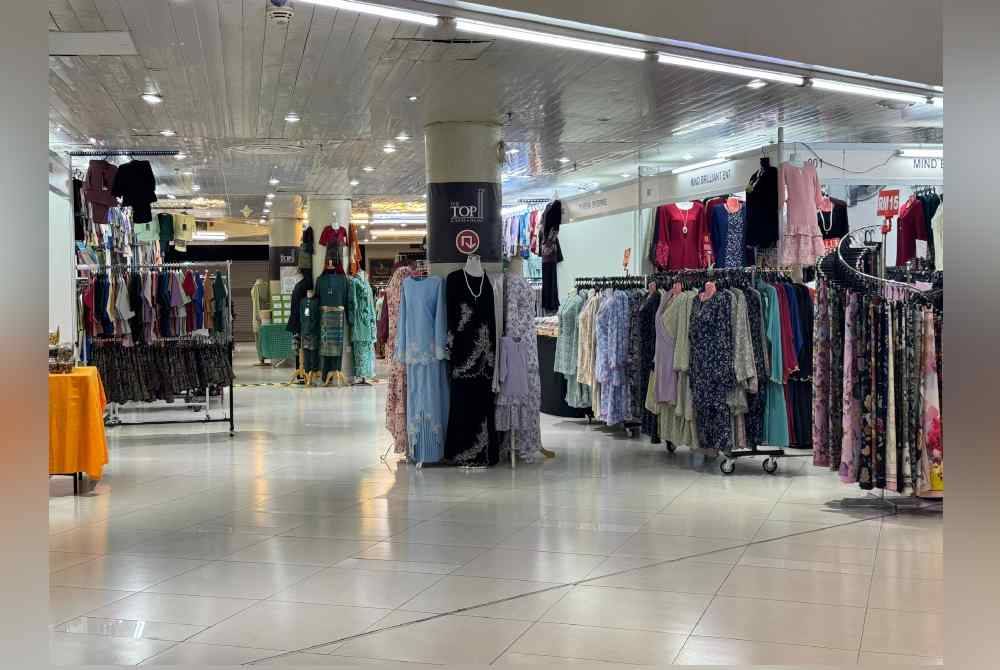 Peniaga di Bazar Syawal Komtar mendakwa perniagaan mereka merosot sehingga 50 peratus kerana tiada pengunjung.