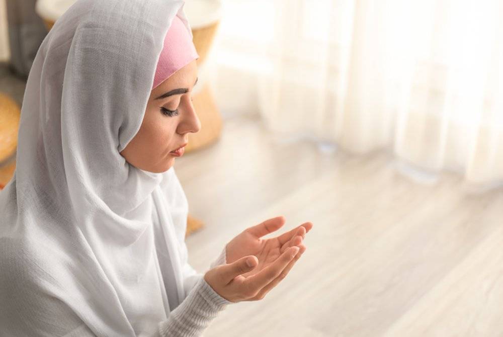 BERDOA antara amalan yang dianjurkan untuk dilakukan oleh wanita yang uzur.