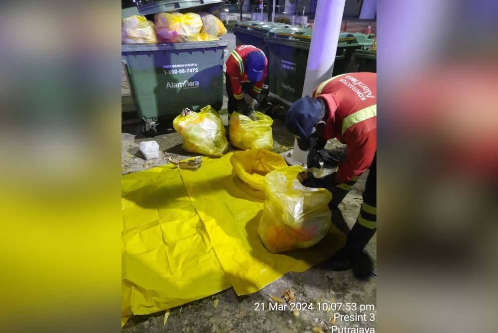 Pengasingan sampah mengikut sisa makanan dilakukan pekerja Alam Flora.