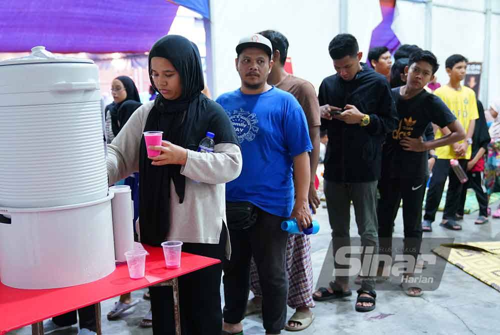 Pelbagai jenis minuman disediakan untuk pengunjung. Foto Sinar Harian - MOHD HALIM ABD WAHID