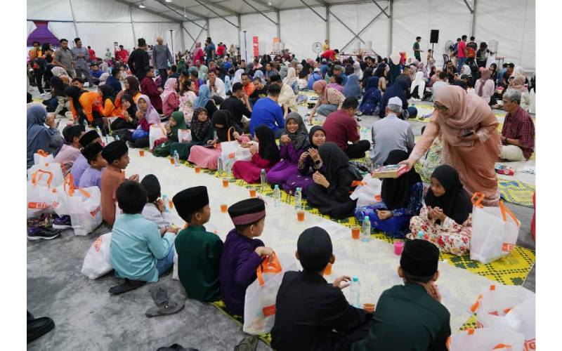 Antara anak yatim yang berpeluang berbuka puasa bersama-sama dalam program Iftar Ala Madinah@Karangkraf.