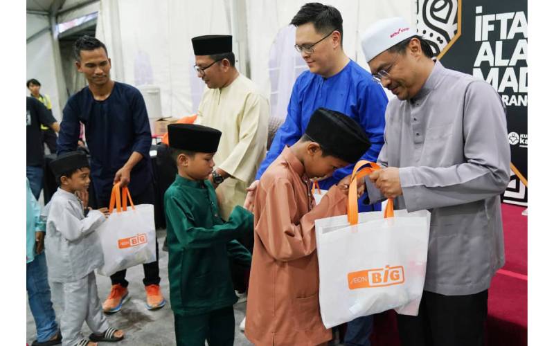 AEON BiG meraikan anak yatim dan golongan asnaf ketika program Iftar Ala Madinah@Karangkraf.