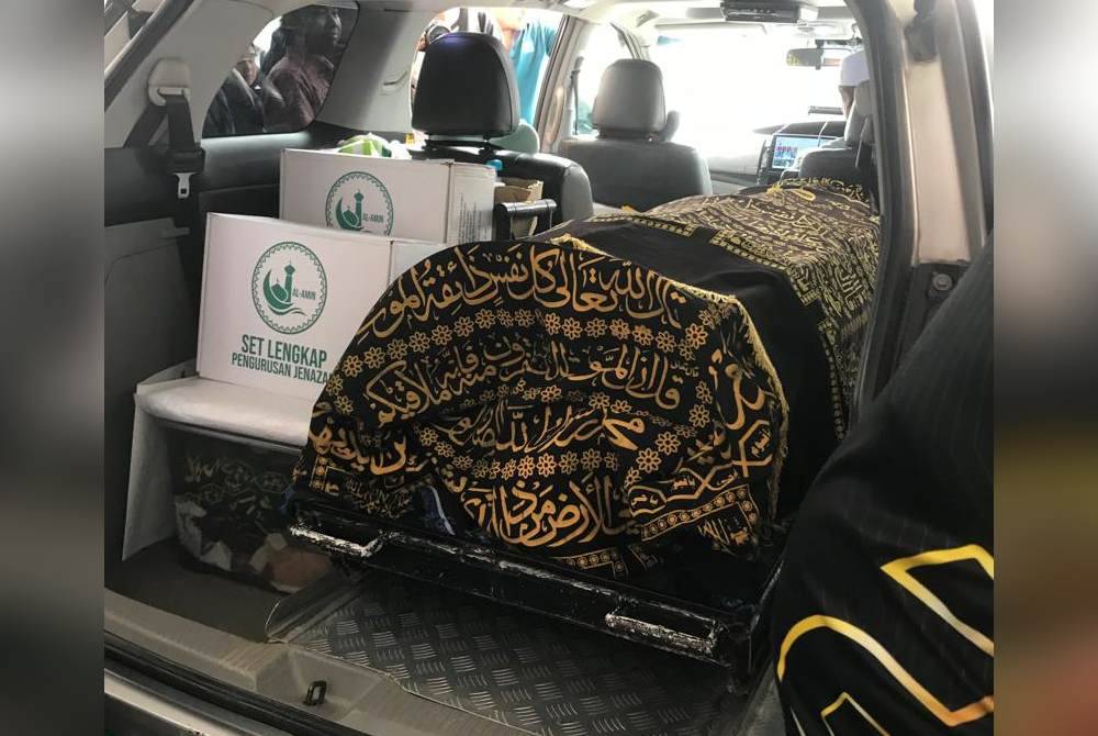 Jenazah dibawa pulang ke kampung halaman di Tanjung Ganding, Muar untuk dikebumikan di sana.