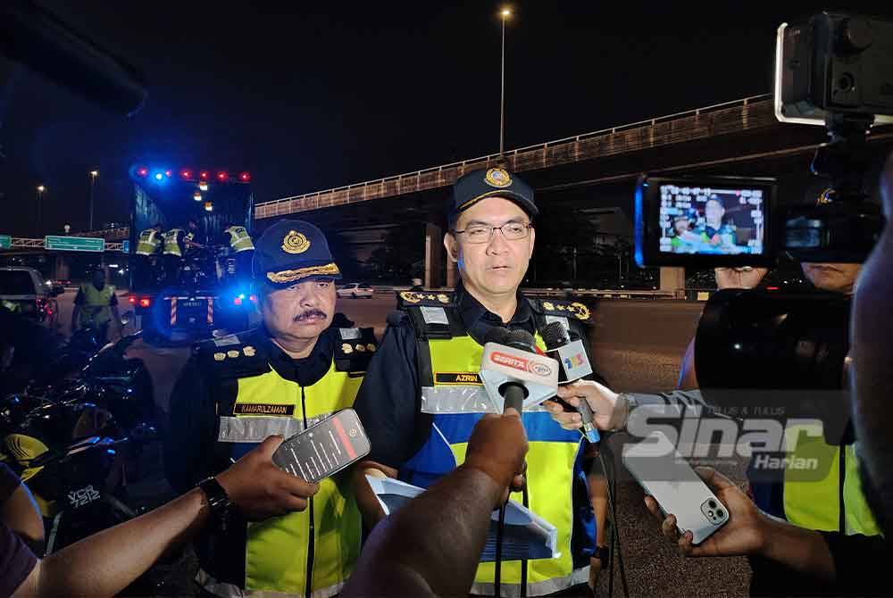 Azrin dalam sidang akhbar semasa Op HRA di Plaza Tol PJS 2, Petaling Jaya pada Rabu.