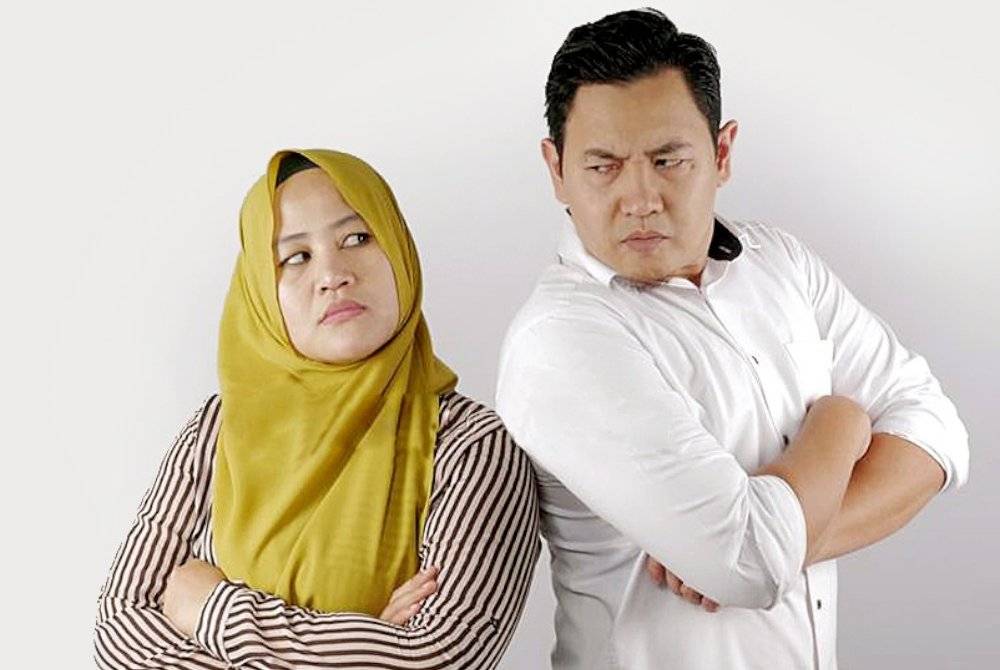 SUAMI ialah 'pakaian' bagi isteri dan begitu juga sebaliknya. Disebabkan itu, jangan sesekali menjaja aib pasangan.