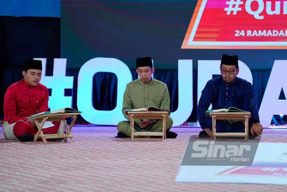 Zulkifli (kanan) ketika mengikuti program World #QuranHour yang berlangsung di Masjid Negara pada Khamis.. FOTO: SINAR HARIAN/ ASRIL ASWANDI SHUKOR