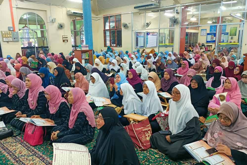 Program World #QuranHour peringkat negeri Perak di Masjid Al-Muttaqin, Taman Meru dihadiri lebih 600 peserta kalangan komuniti setempat.