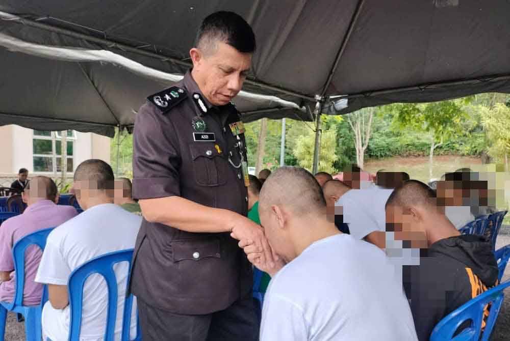 Seorang banduan yang dibebaskan melalui program PBSL bersyukur dapat pulang ke pangkuan keluarga bagi menyambut Aidilfitri.