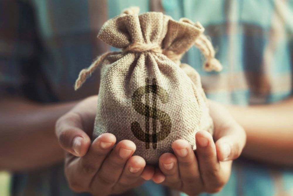 ZAKAT dan sedekah merupakan dua perkara yang berbeza. -Foto: 123rf